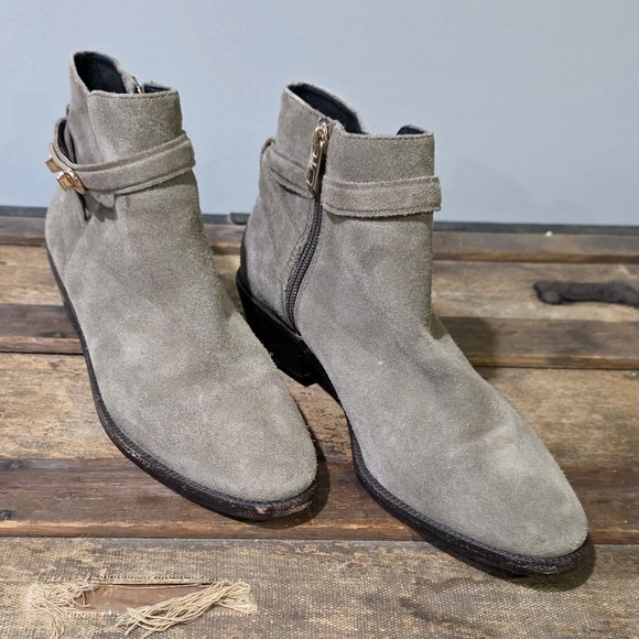 Coach Colleen Designer Gray Suede Ankle Bootie with Side Zip Closure. 8.5 - Picture 3 of 12